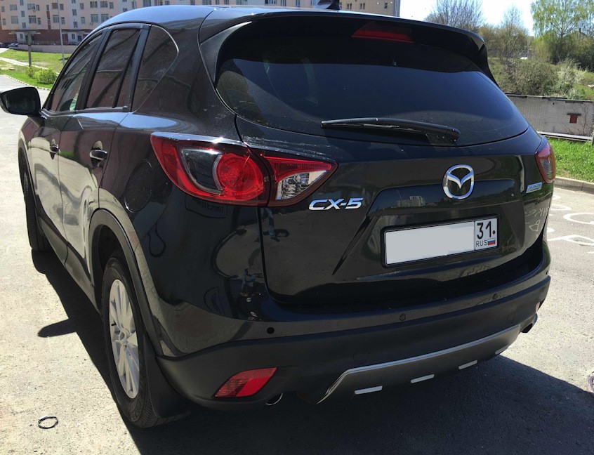 Накладка заднего бампера Mazda CX-5 SKY (вставка в центр бампера) крашенная (CT-CX5-B03P)