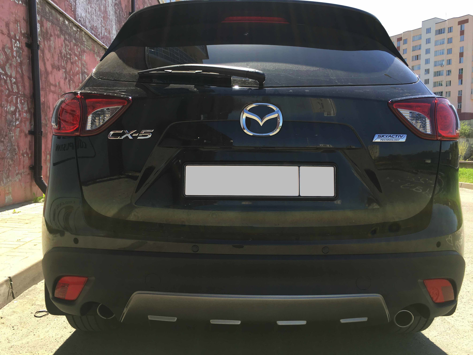 Накладка заднего бампера Mazda CX-5 SKY (вставка в центр бампера) крашенная (CT-CX5-B03P)