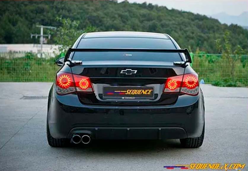 Задняя накладка Chevrolet Cruze HB диффузор под 2 выхлоп Секвентум (CT-CHCR-DF03)