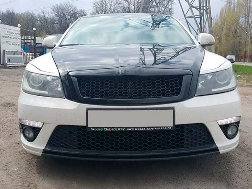 Решетка Skoda Octavia A5 FL RS стиль (пластиковая сетка) (CT-SKO-G02)