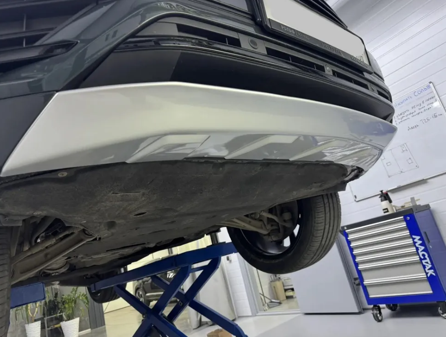 Накладка переднего бампера Touareg CR7 серебро (CT-TR-B11P)