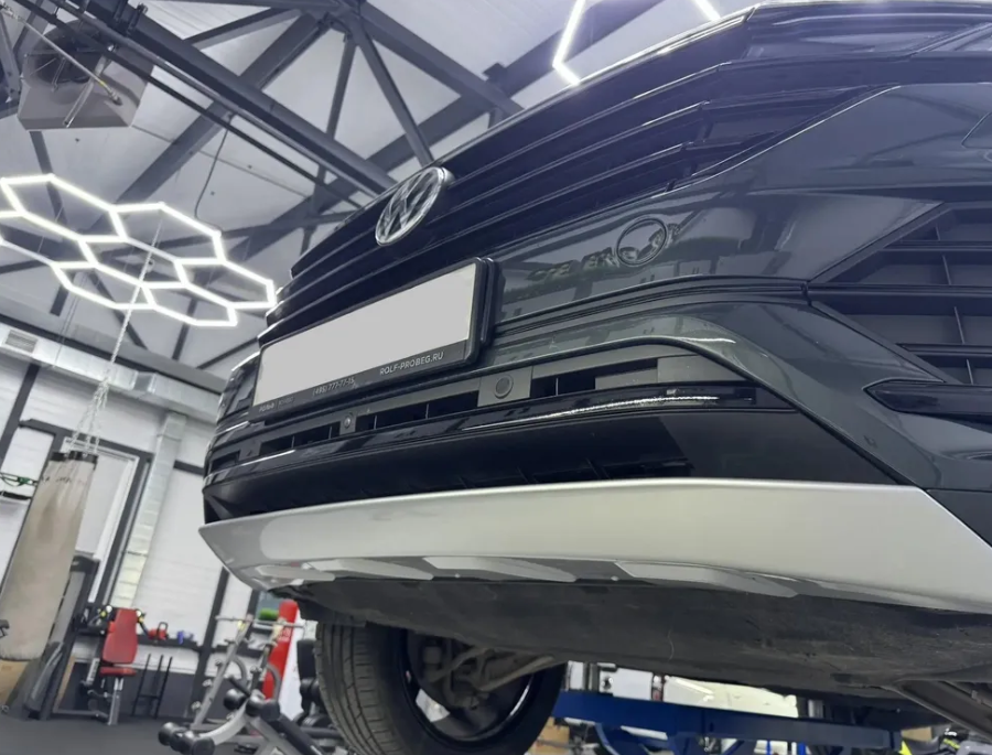 Накладка переднего бампера Touareg CR7 серебро (CT-TR-B11P)